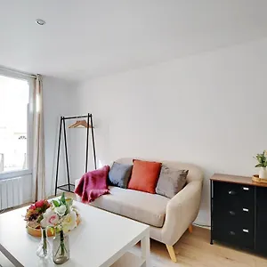 https://cmg-charmant-apt-2br-place-ditalie-kremlin-bictre-4.fr-paris.fr