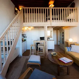 https://le-woody-authentique-appartement-des-canuts.hotels-rhonealpes.com